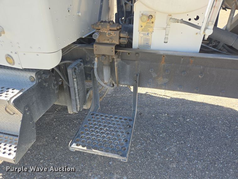 image for item DO2535 2006 Kenworth  W900 ready mix truck