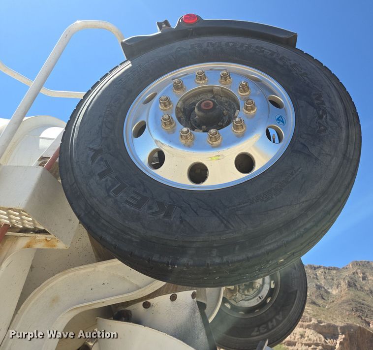 image for item DO2535 2006 Kenworth  W900 ready mix truck