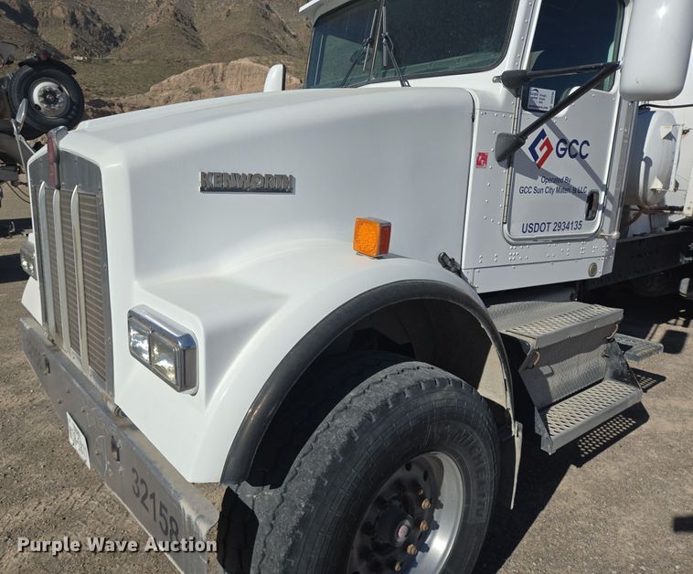 image for item DO2536 2006 Kenworth W900 ready mix truck
