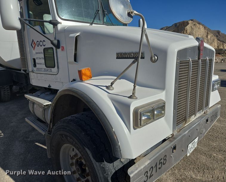 image for item DO2536 2006 Kenworth W900 ready mix truck