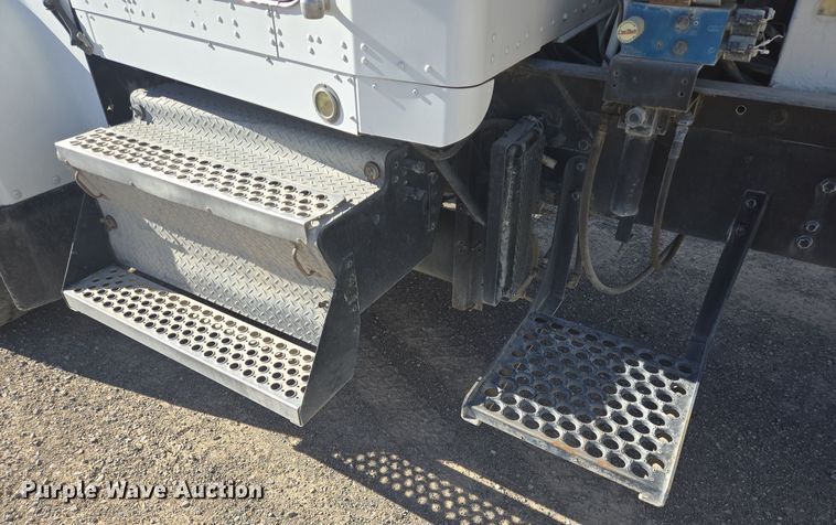 image for item DO2536 2006 Kenworth W900 ready mix truck