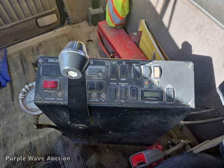 image for item DO2536 2006 Kenworth W900 ready mix truck