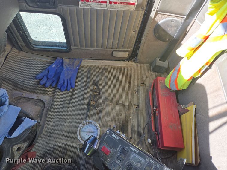 image for item DO2536 2006 Kenworth W900 ready mix truck