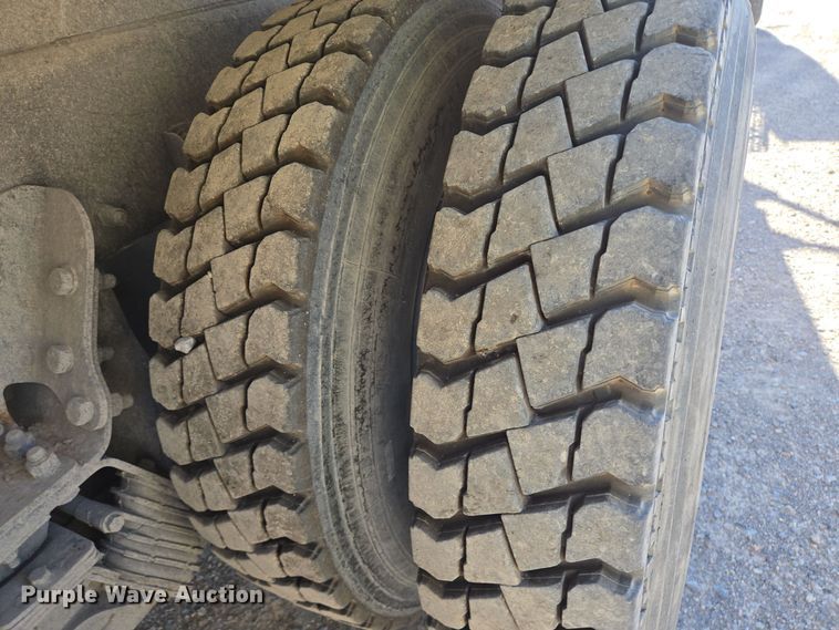 image for item DO2536 2006 Kenworth W900 ready mix truck