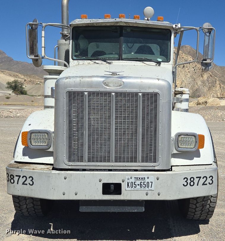 image for item DO2537 2007 Peterbilt 357 dump truck