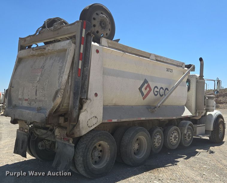 image for item DO2537 2007 Peterbilt 357 dump truck