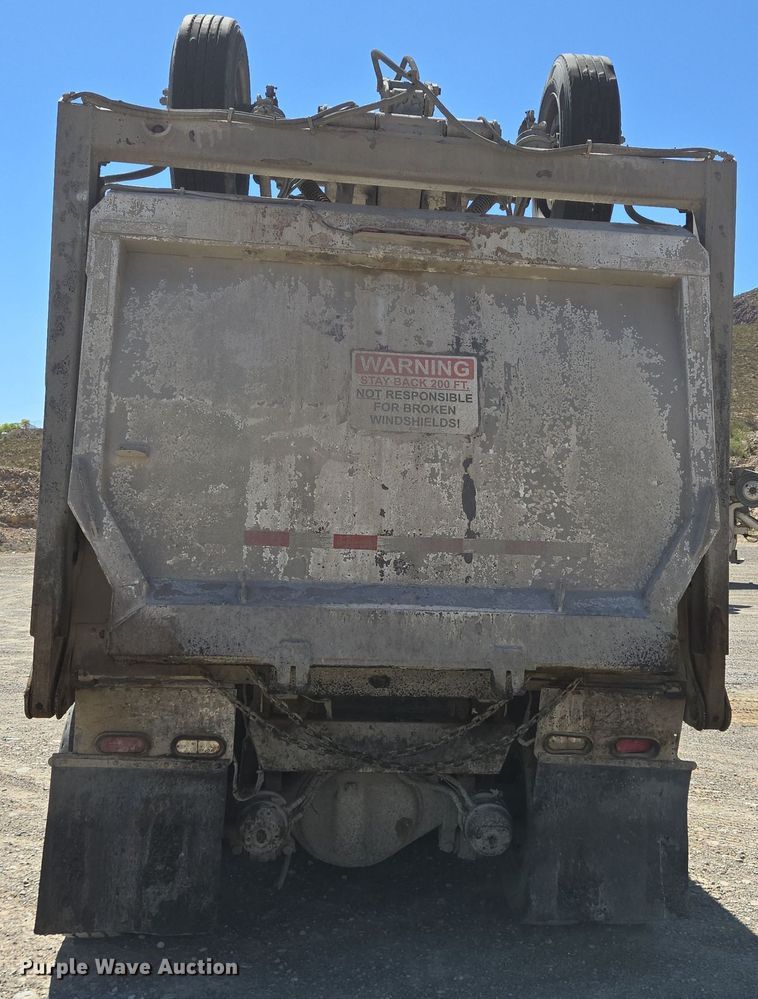 image for item DO2537 2007 Peterbilt 357 dump truck