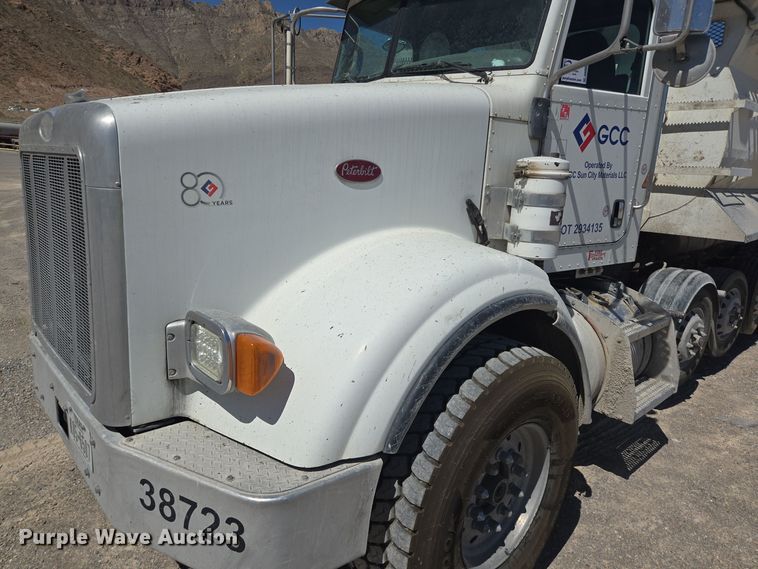 image for item DO2537 2007 Peterbilt 357 dump truck