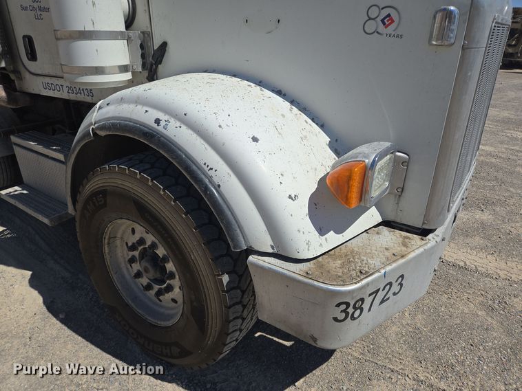 image for item DO2537 2007 Peterbilt 357 dump truck