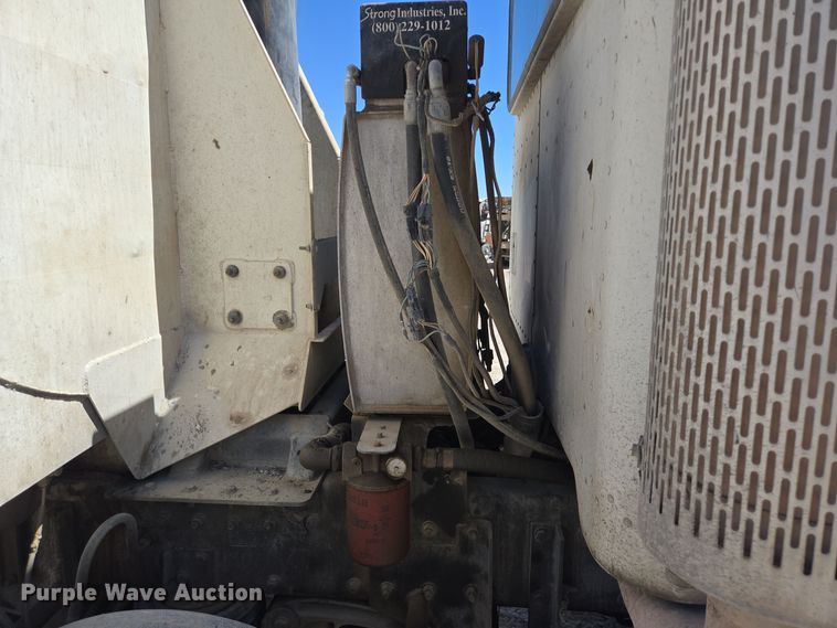 image for item DO2537 2007 Peterbilt 357 dump truck