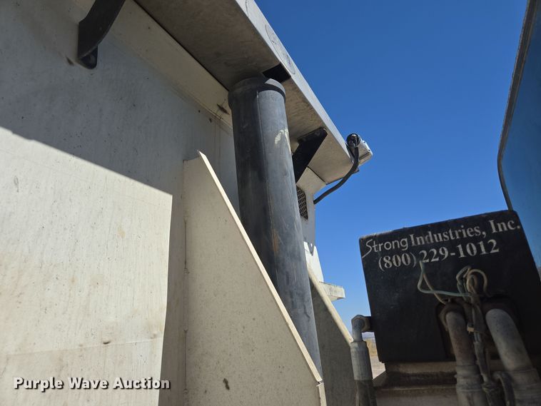 image for item DO2537 2007 Peterbilt 357 dump truck