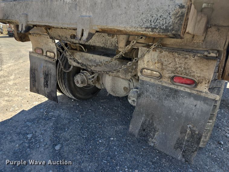 image for item DO2537 2007 Peterbilt 357 dump truck