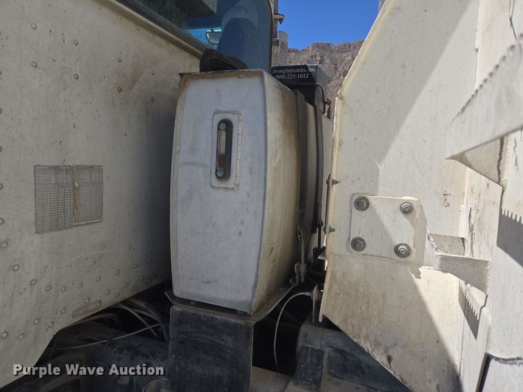 image for item DO2537 2007 Peterbilt 357 dump truck