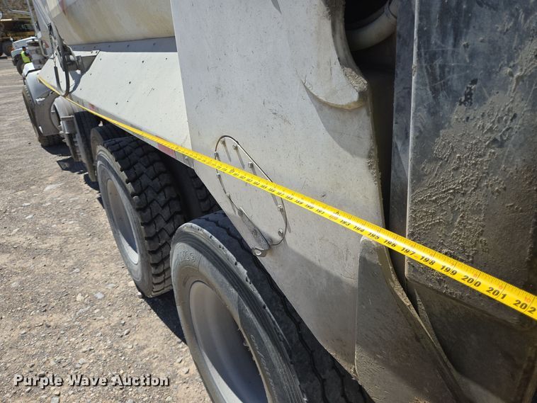 image for item DO2537 2007 Peterbilt 357 dump truck