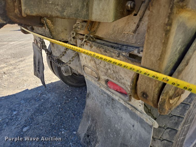 image for item DO2537 2007 Peterbilt 357 dump truck