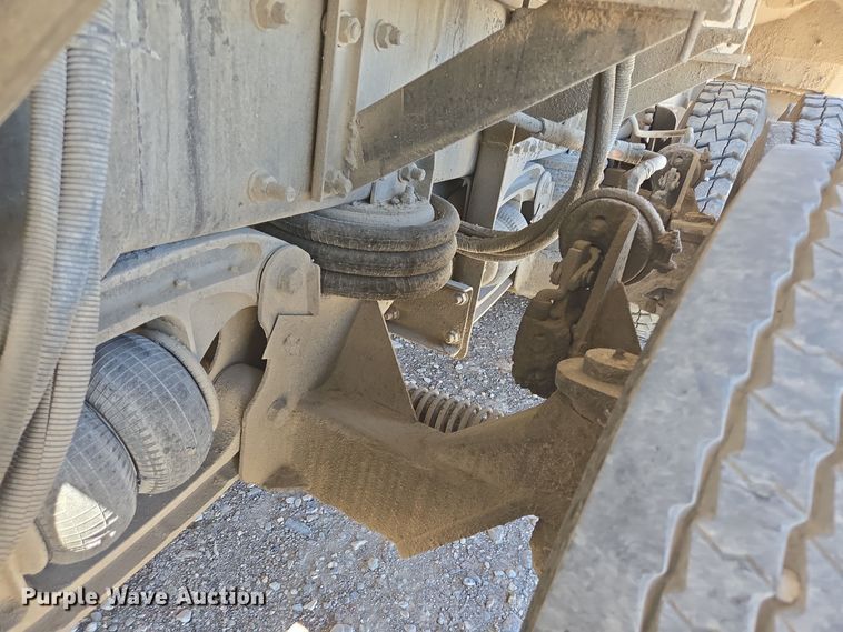 image for item DO2537 2007 Peterbilt 357 dump truck