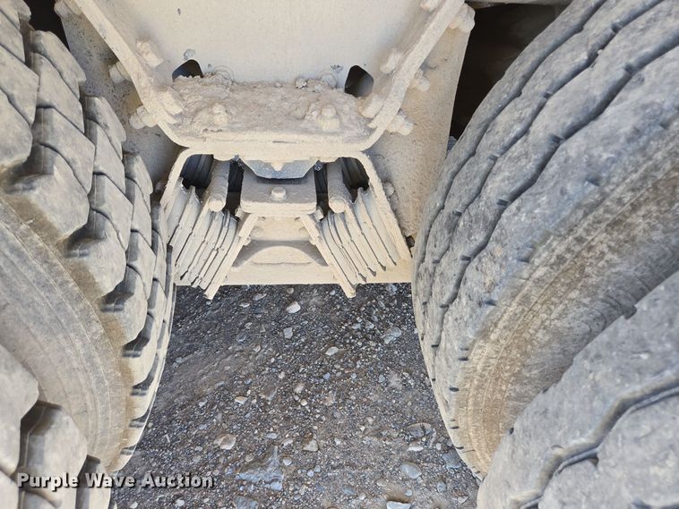 image for item DO2537 2007 Peterbilt 357 dump truck