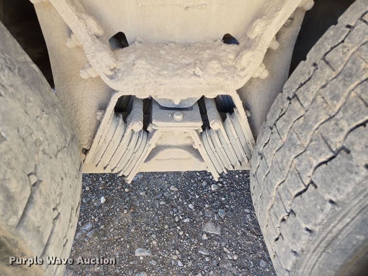 image for item DO2537 2007 Peterbilt 357 dump truck