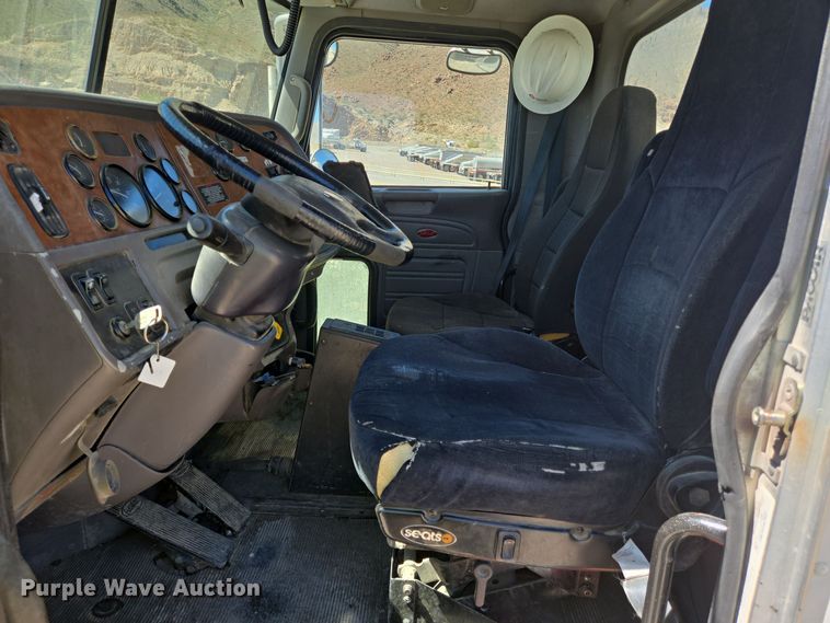 image for item DO2537 2007 Peterbilt 357 dump truck