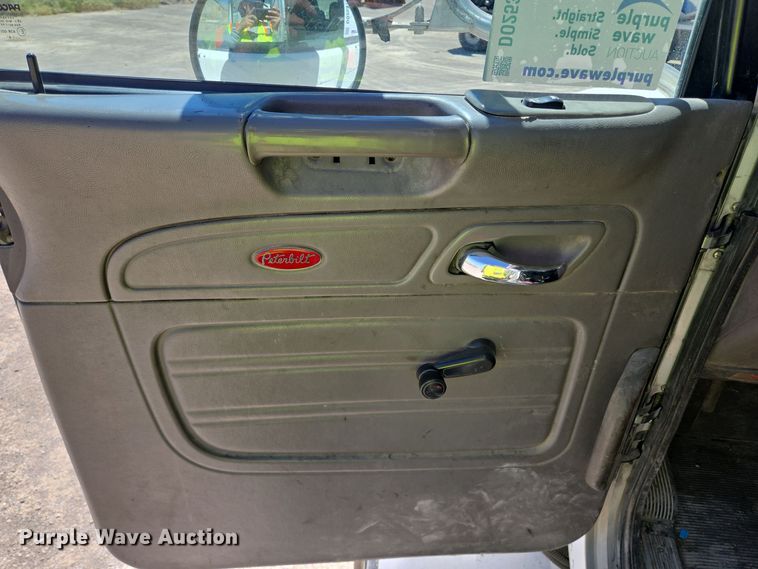 image for item DO2537 2007 Peterbilt 357 dump truck