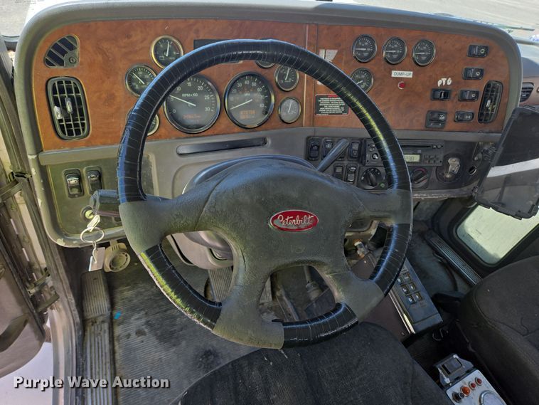 image for item DO2537 2007 Peterbilt 357 dump truck