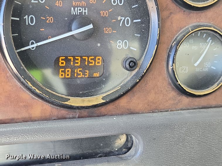 image for item DO2537 2007 Peterbilt 357 dump truck