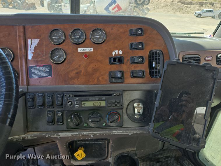 image for item DO2537 2007 Peterbilt 357 dump truck