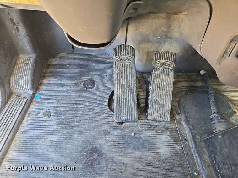 image for item DO2537 2007 Peterbilt 357 dump truck