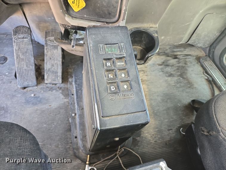 image for item DO2537 2007 Peterbilt 357 dump truck