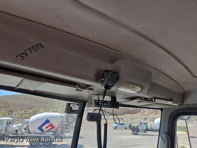 image for item DO2537 2007 Peterbilt 357 dump truck