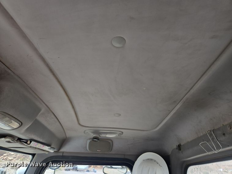 image for item DO2537 2007 Peterbilt 357 dump truck