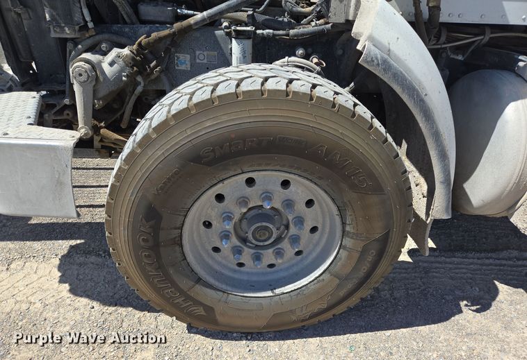 image for item DO2537 2007 Peterbilt 357 dump truck