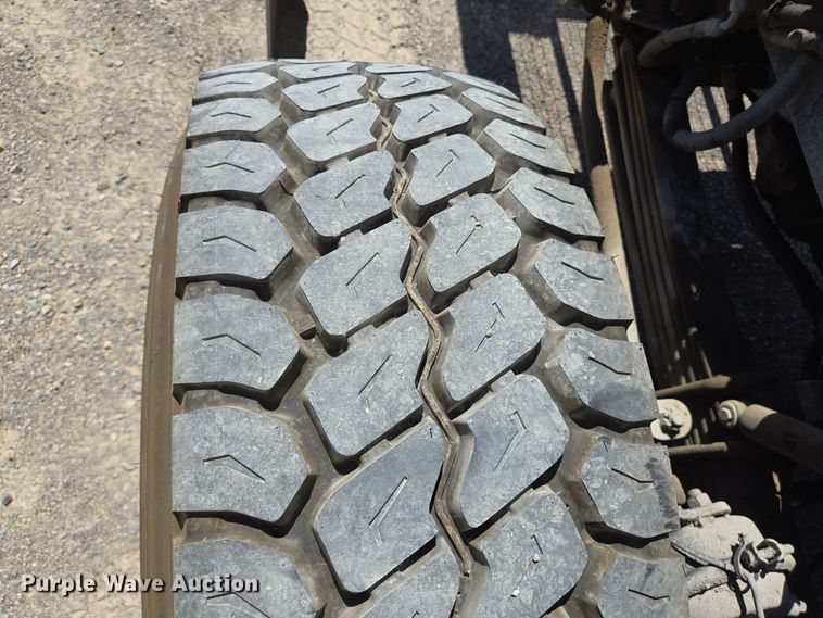 image for item DO2537 2007 Peterbilt 357 dump truck