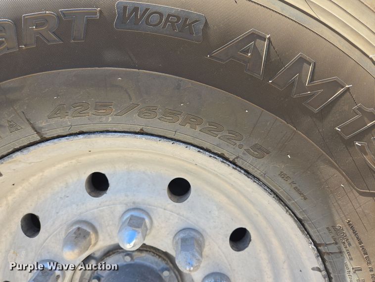 image for item DO2537 2007 Peterbilt 357 dump truck