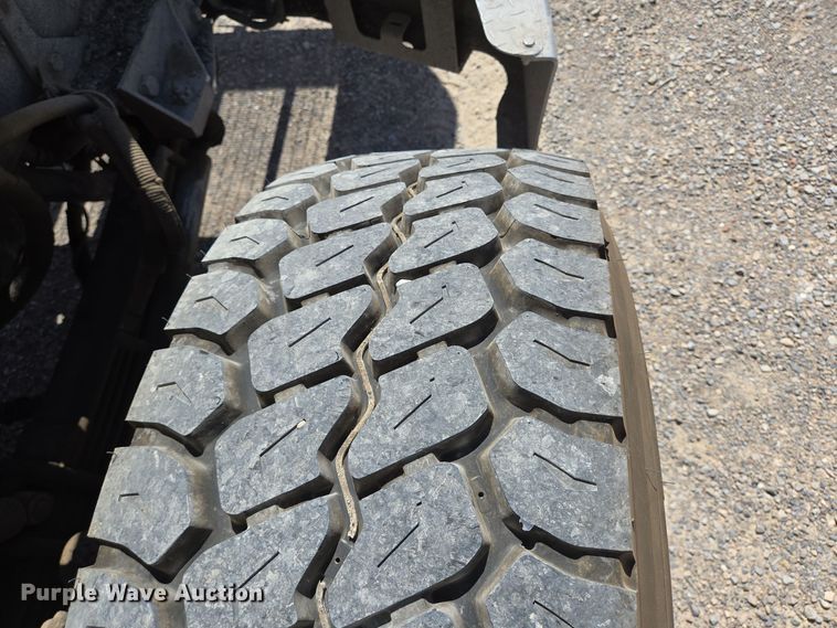 image for item DO2537 2007 Peterbilt 357 dump truck