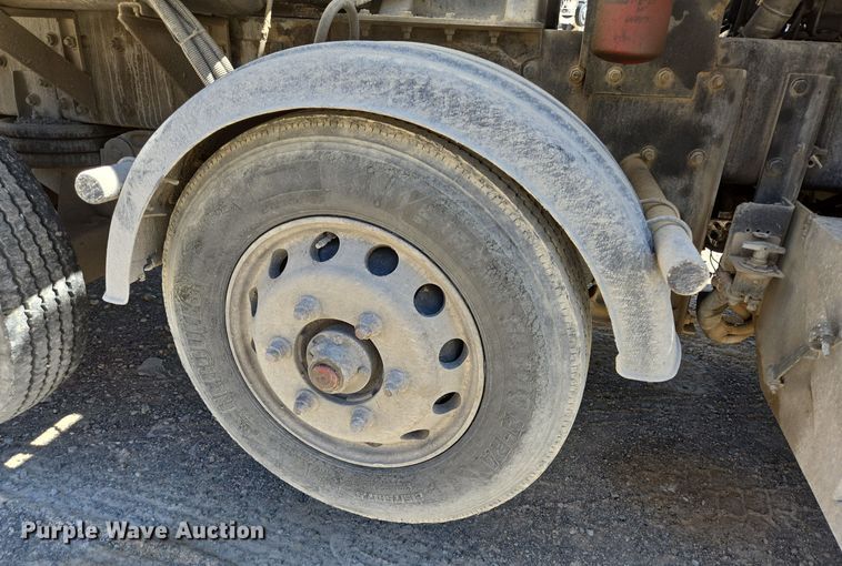 image for item DO2537 2007 Peterbilt 357 dump truck