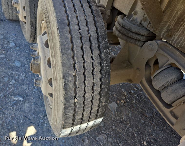 image for item DO2537 2007 Peterbilt 357 dump truck