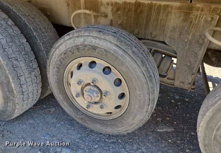 image for item DO2537 2007 Peterbilt 357 dump truck