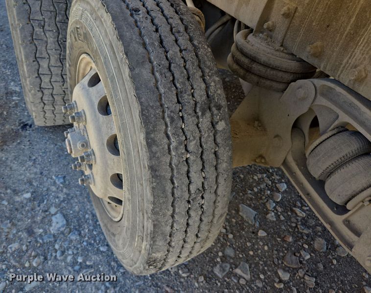 image for item DO2537 2007 Peterbilt 357 dump truck