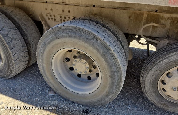 image for item DO2537 2007 Peterbilt 357 dump truck