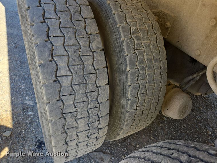 image for item DO2537 2007 Peterbilt 357 dump truck