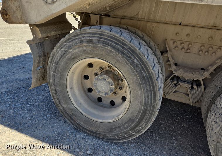 image for item DO2537 2007 Peterbilt 357 dump truck