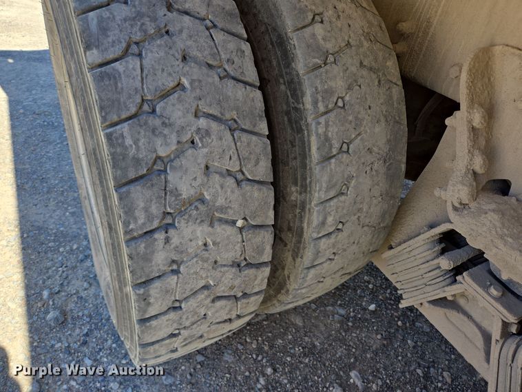 image for item DO2537 2007 Peterbilt 357 dump truck