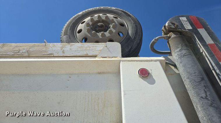 image for item DO2537 2007 Peterbilt 357 dump truck