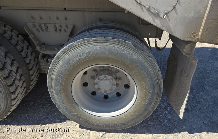 image for item DO2537 2007 Peterbilt 357 dump truck