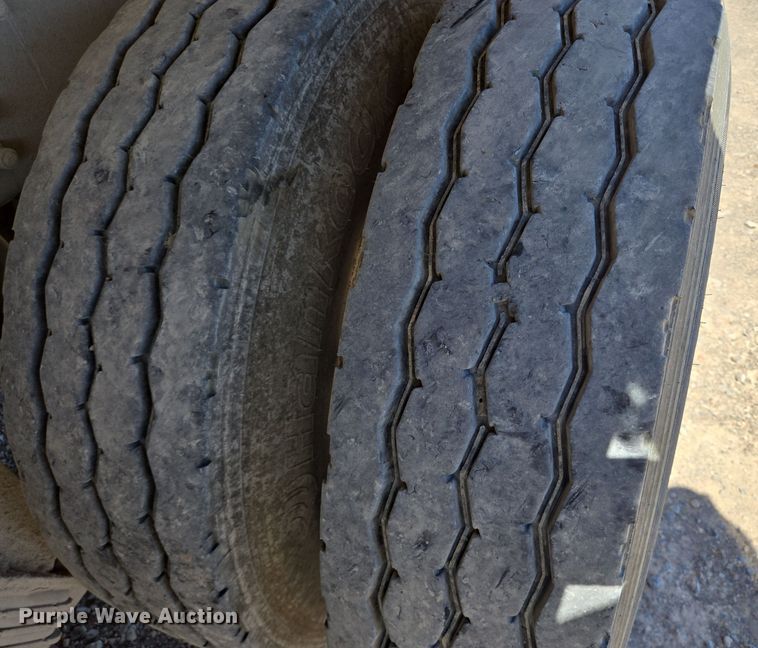 image for item DO2537 2007 Peterbilt 357 dump truck