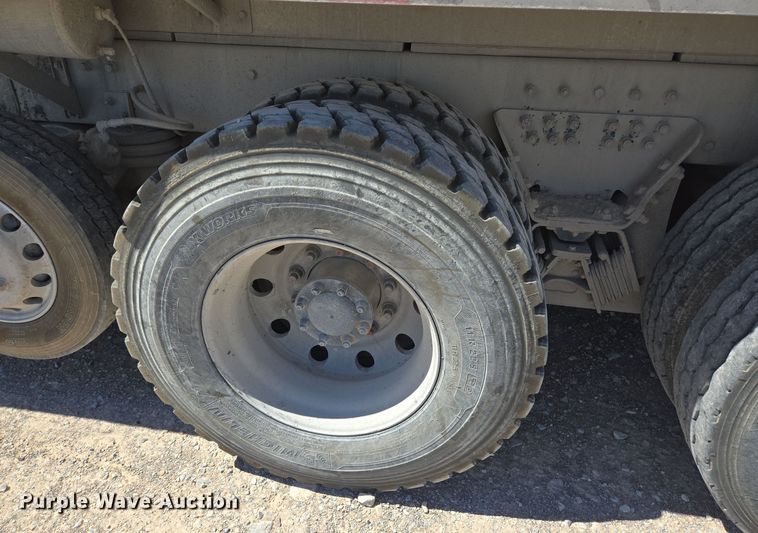 image for item DO2537 2007 Peterbilt 357 dump truck