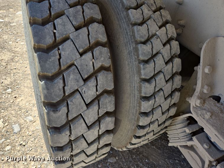 image for item DO2537 2007 Peterbilt 357 dump truck