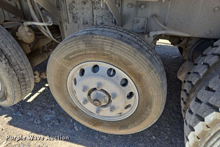 image for item DO2537 2007 Peterbilt 357 dump truck