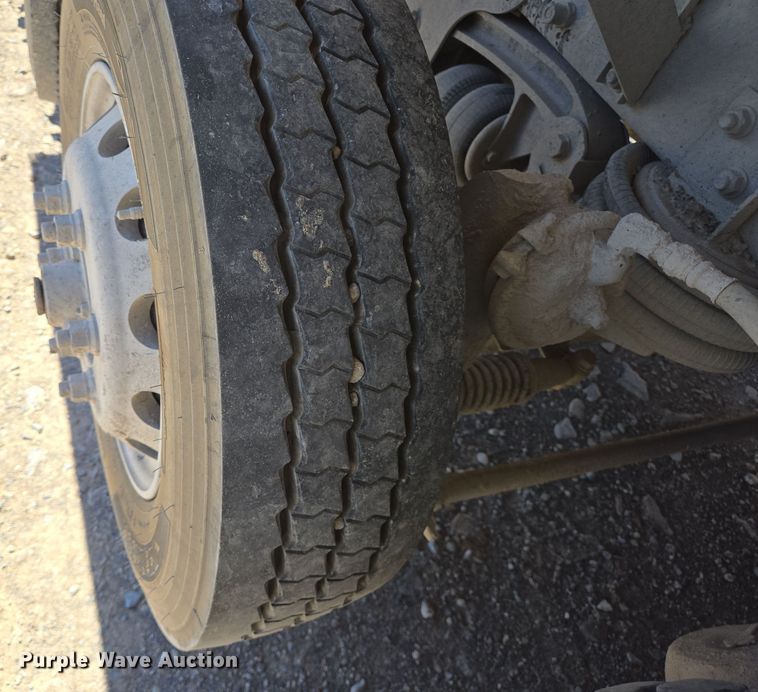 image for item DO2537 2007 Peterbilt 357 dump truck